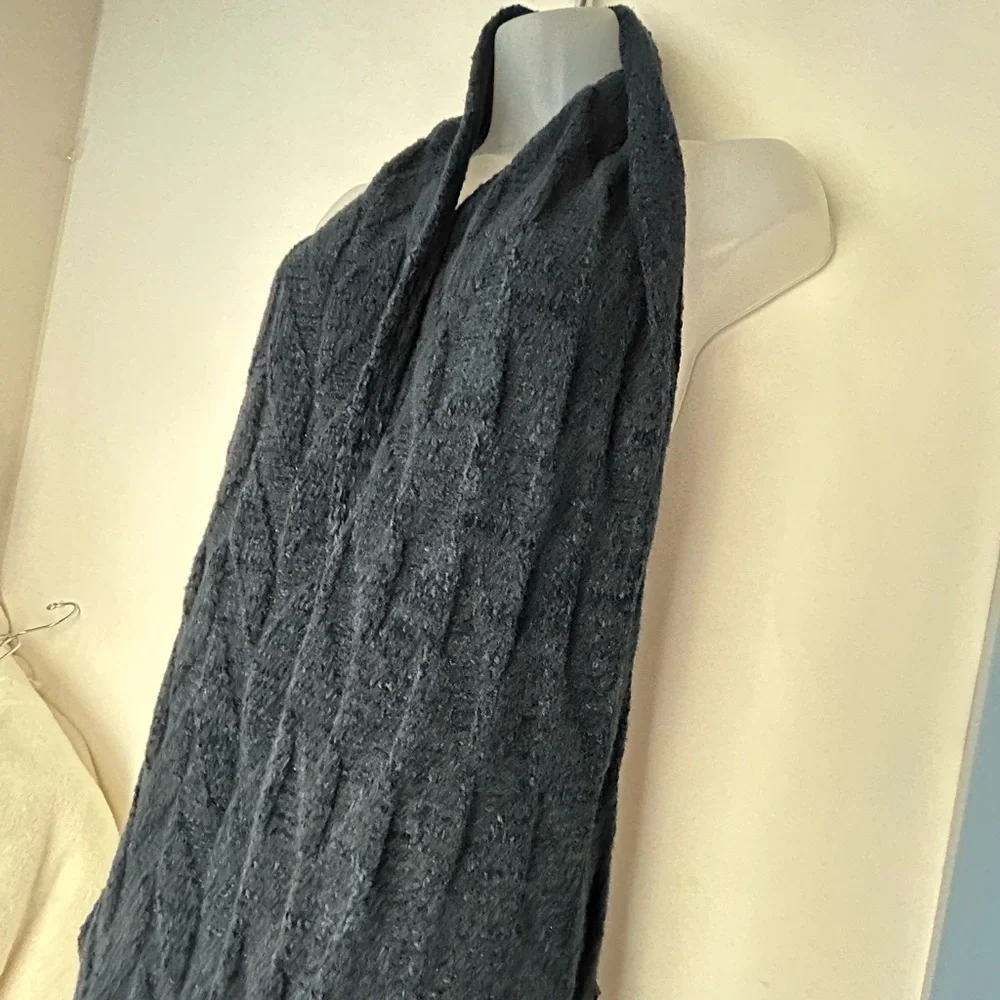 Amanda Blu &‎ Co Dark Blue 3D Ribbed Scarf